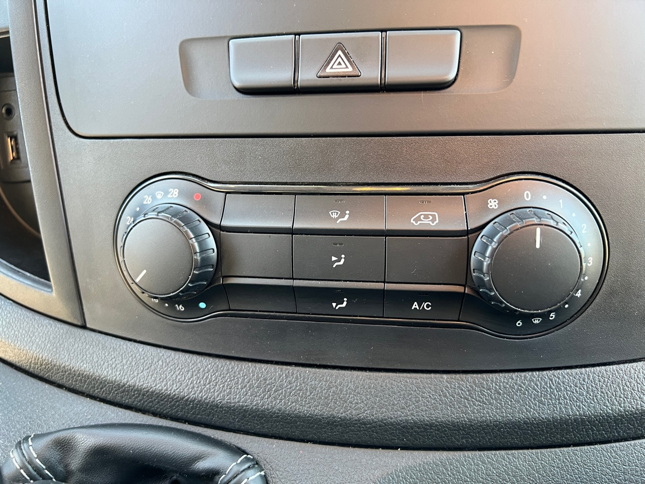 فان MERCEDES-BENZ VITO 109 Fourgon 1.6 BlueTEC Long Utilitaire: صورة 9