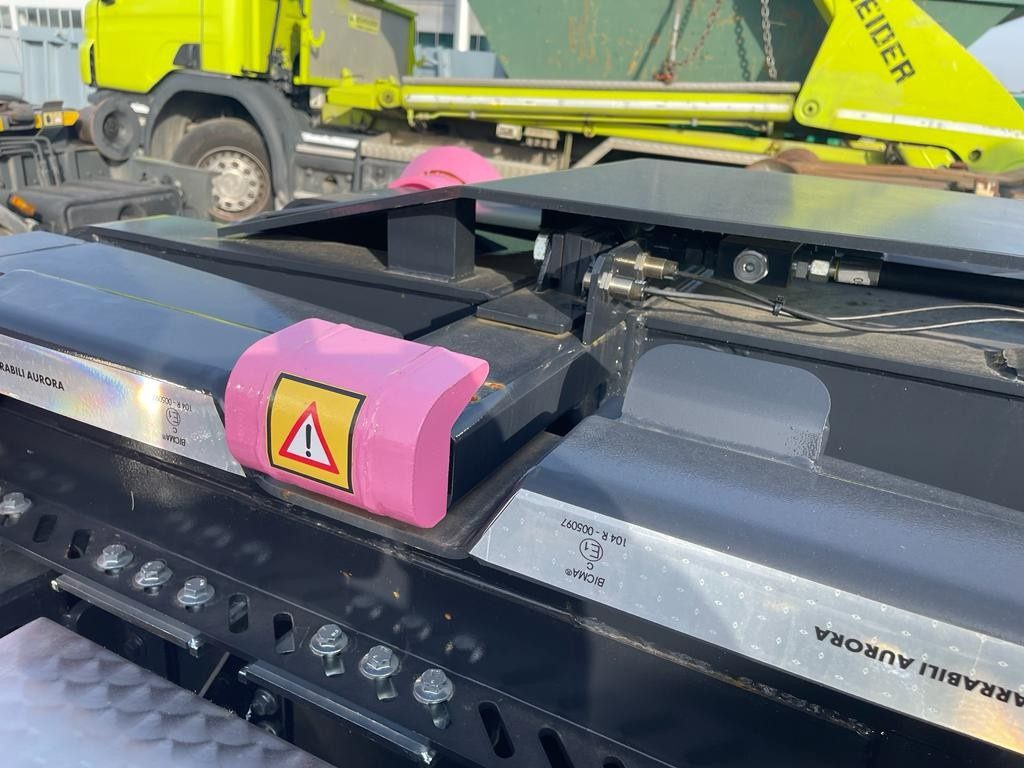 BLOCCAGGIO POSTERIORE ESTERNO - هيكل السيارة الخارجية - شاحنة: صورة 3 BLOCCAGGIO POSTERIORE ESTERNO - هيكل السيارة الخارجية - شاحنة: صورة 3