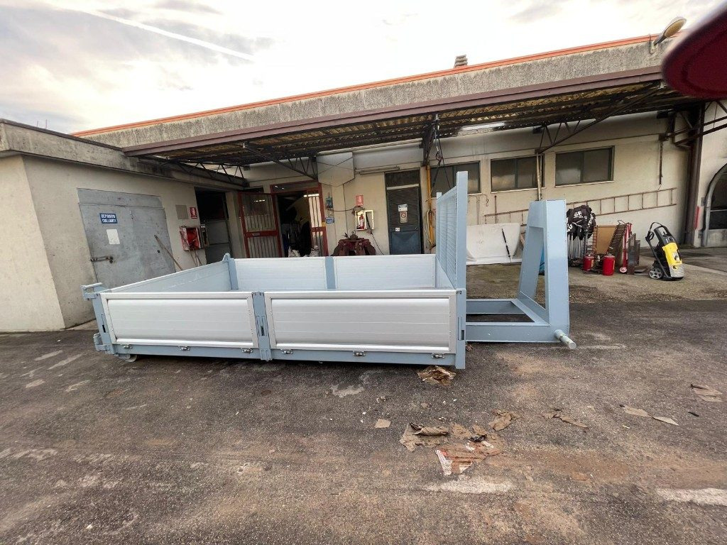 CONTAINER SCARRABILE NUOVO A PIANALE CON SPONDE - حاوية هوك لفت: صورة 3 CONTAINER SCARRABILE NUOVO A PIANALE CON SPONDE - حاوية هوك لفت: صورة 3