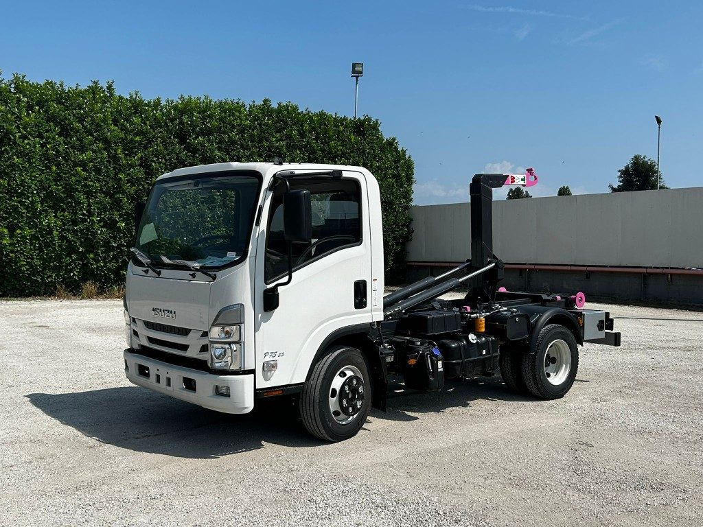 ISUZU P75 NUOVO SCARRABILE - شاحنة برافعة خطافية: صورة 1 ISUZU P75 NUOVO SCARRABILE - شاحنة برافعة خطافية: صورة 1