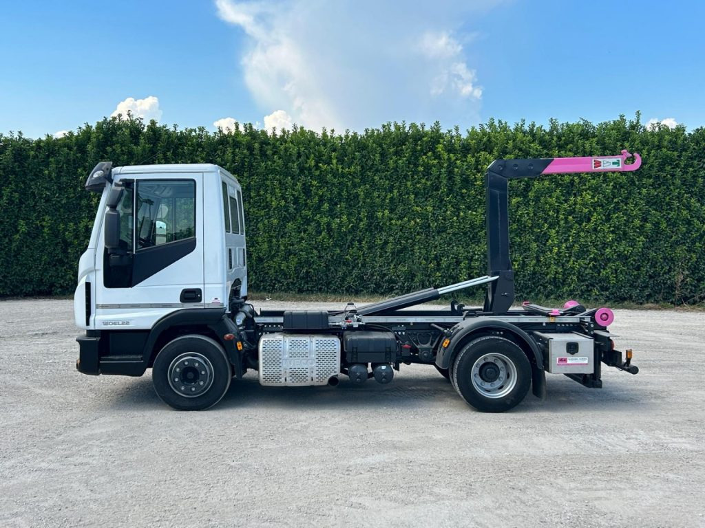 IVECO 120EL22 CON SCARRABILE NUOVO - شاحنة برافعة خطافية: صورة 4 IVECO 120EL22 CON SCARRABILE NUOVO - شاحنة برافعة خطافية: صورة 4
