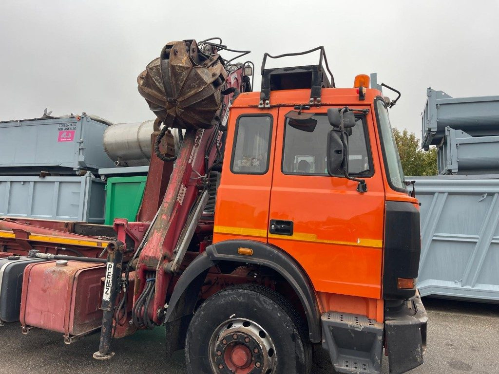 IVECO 190E26 SCARRABILE CON GRU PENZ E POLIPO - شاحنة برافعة خطافية: صورة 5 IVECO 190E26 SCARRABILE CON GRU PENZ E POLIPO - شاحنة برافعة خطافية: صورة 5