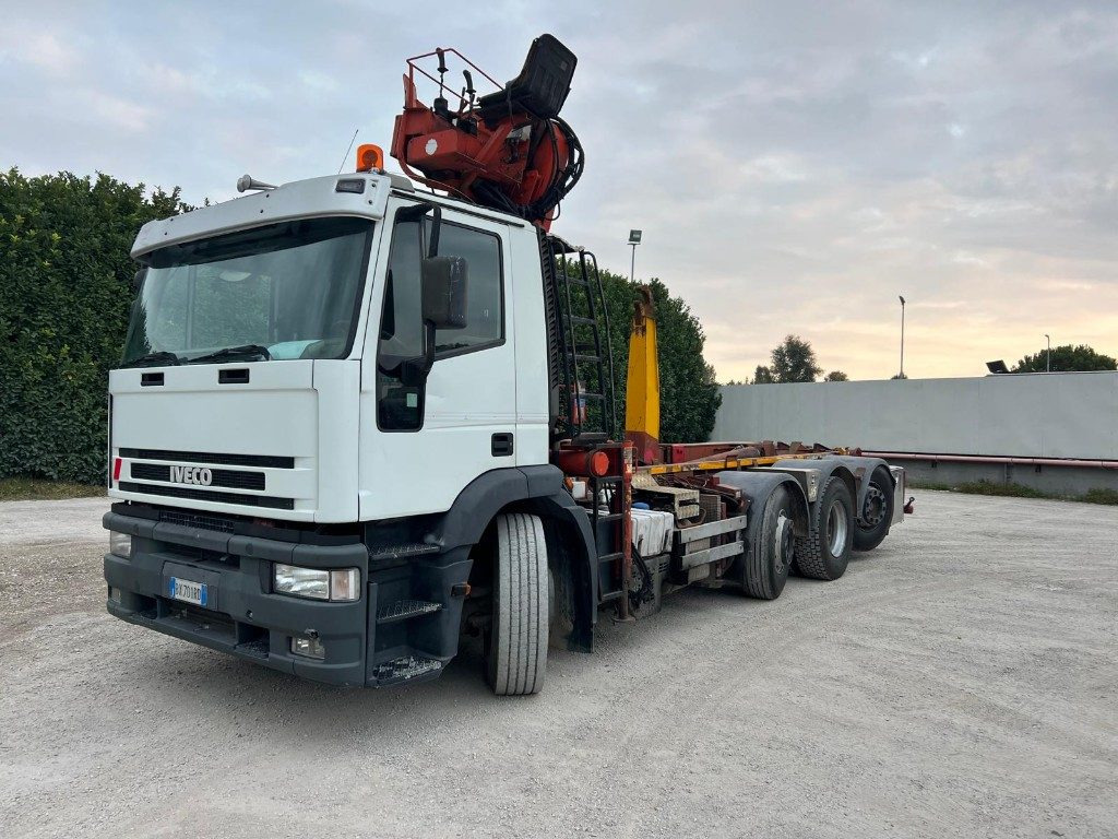 IVECO 260E43 EUROTECH USATO SCARRABILE CON GRU - شاحنة برافعة خطافية: صورة 1 IVECO 260E43 EUROTECH USATO SCARRABILE CON GRU - شاحنة برافعة خطافية: صورة 1
