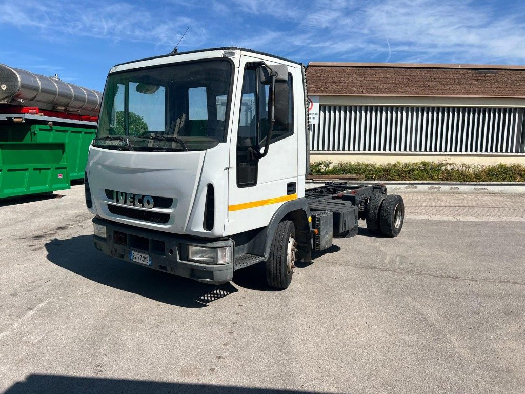 IVECO 80E15 A TELAIO - شاحنة بهيكل معدني للمقصورة: صورة 1 IVECO 80E15 A TELAIO - شاحنة بهيكل معدني للمقصورة: صورة 1