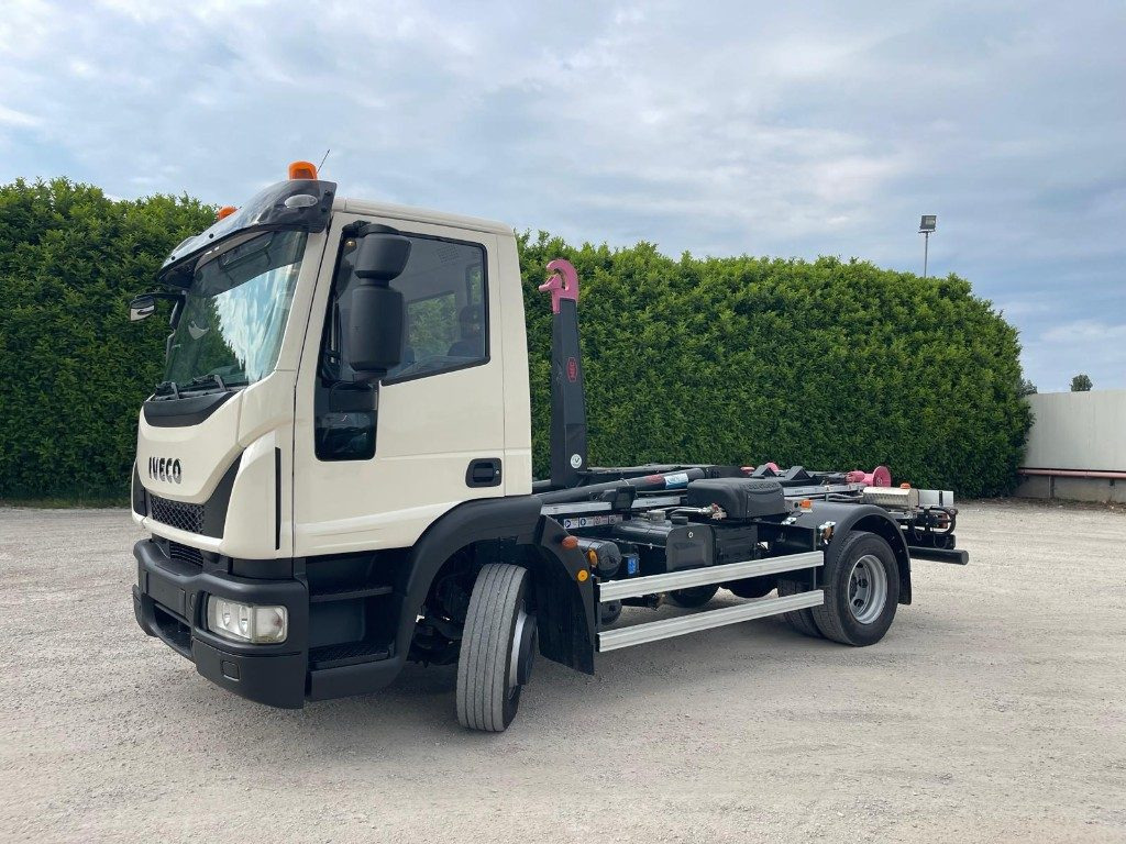 IVECO EUROCARGO 120E22 SCARRABILE - شاحنة برافعة خطافية: صورة 1 IVECO EUROCARGO 120E22 SCARRABILE - شاحنة برافعة خطافية: صورة 1