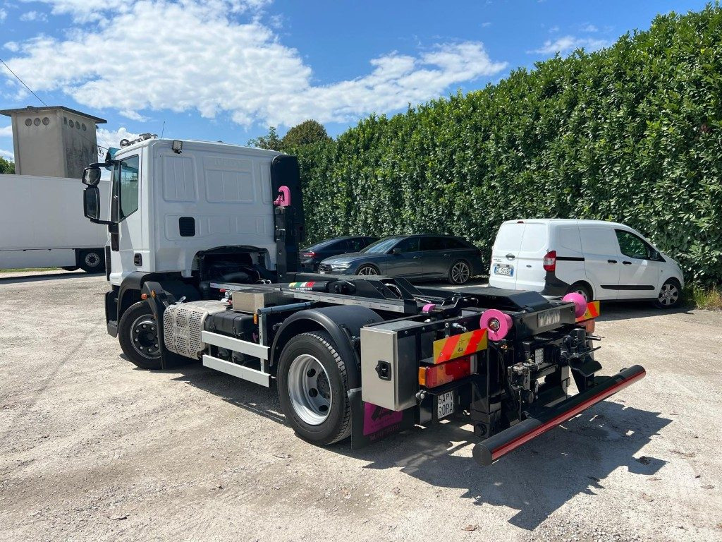 IVECO EUROCARGO 120E28 CON SCARRABILE NUOVO - شاحنة برافعة خطافية: صورة 3 IVECO EUROCARGO 120E28 CON SCARRABILE NUOVO - شاحنة برافعة خطافية: صورة 3