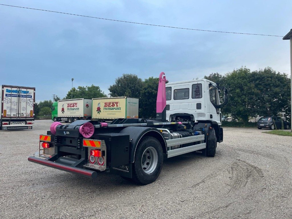 IVECO EUROCARGO 180K32 SCARRABILE NUOVO - شاحنة برافعة خطافية: صورة 4 IVECO EUROCARGO 180K32 SCARRABILE NUOVO - شاحنة برافعة خطافية: صورة 4
