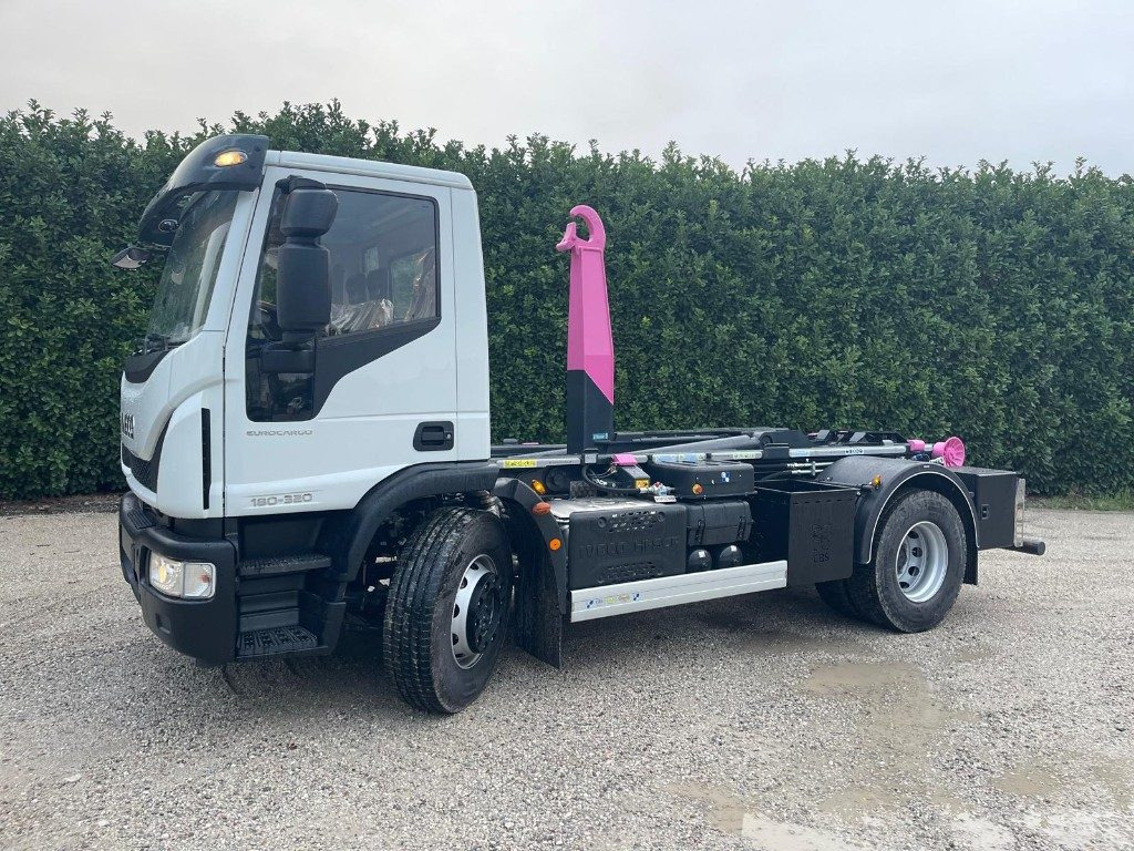 IVECO EUROCARGO 180K32 SCARRABILE NUOVO - شاحنة برافعة خطافية: صورة 2 IVECO EUROCARGO 180K32 SCARRABILE NUOVO - شاحنة برافعة خطافية: صورة 2