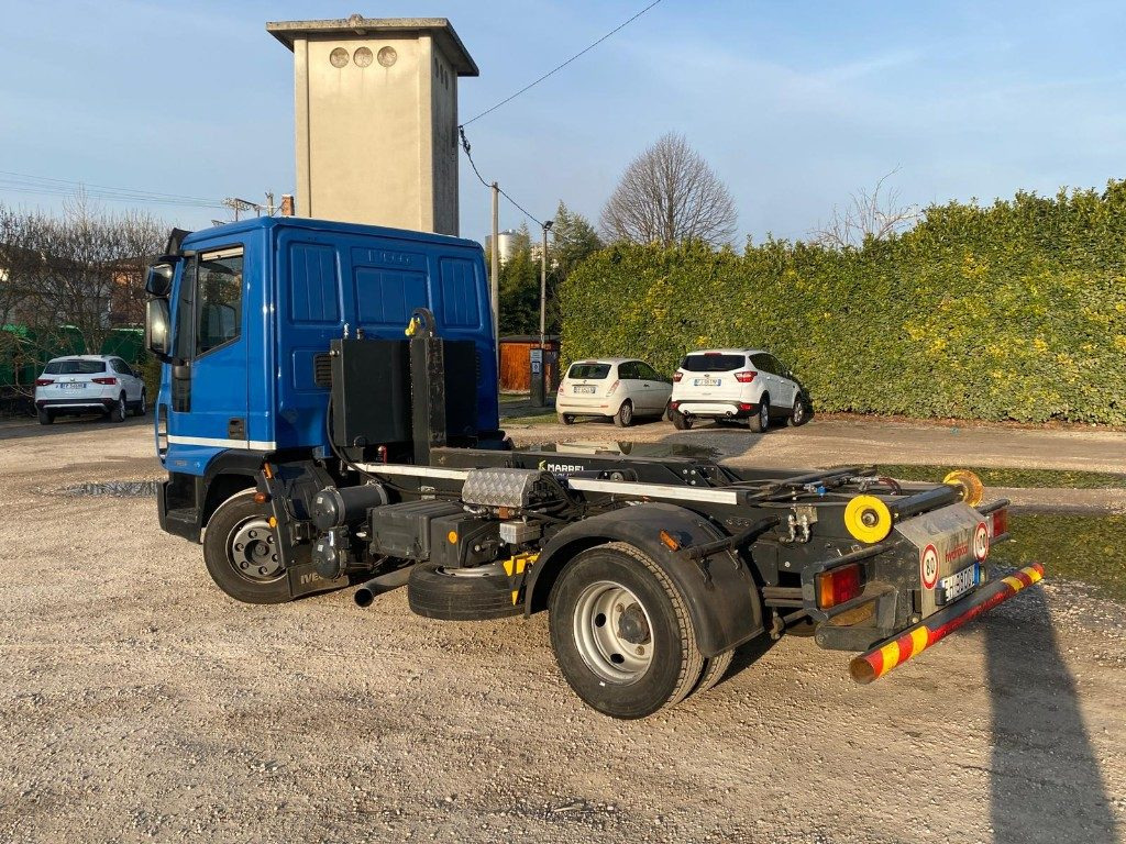 IVECO EUROCARGO 75E18 SCARRABILE - شاحنة برافعة خطافية: صورة 4 IVECO EUROCARGO 75E18 SCARRABILE - شاحنة برافعة خطافية: صورة 4