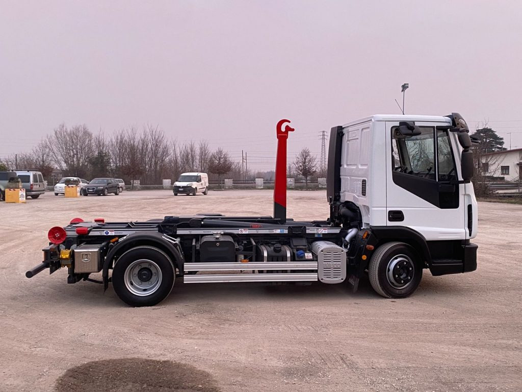 شاحنة برافعة خطافية IVECO EUROCARGO 80 E18 CON IMPIANTO SCARRABILE NUO: صورة 17 شاحنة برافعة خطافية IVECO EUROCARGO 80 E18 CON IMPIANTO SCARRABILE NUO: صورة 17