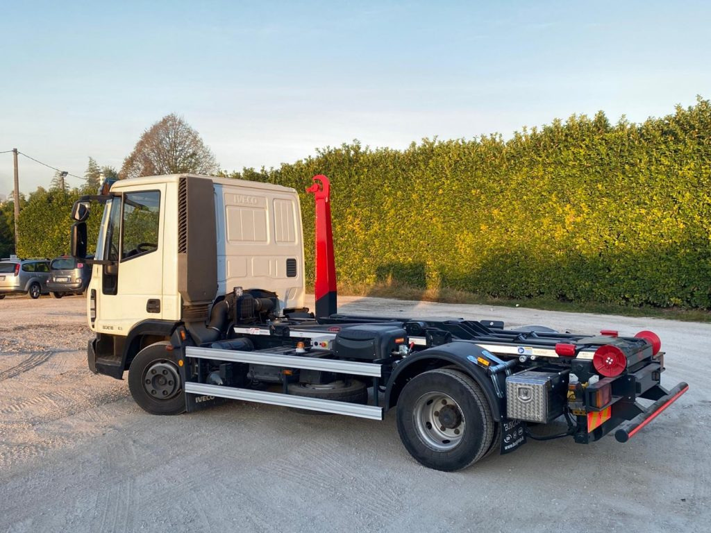 IVECO EUROCARGO 80 E18 CON IMPIANTO SCARRABILE NUO - شاحنة برافعة خطافية: صورة 5 IVECO EUROCARGO 80 E18 CON IMPIANTO SCARRABILE NUO - شاحنة برافعة خطافية: صورة 5