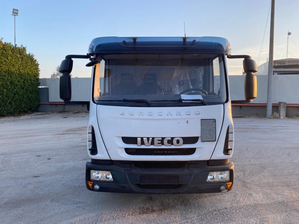 IVECO EUROCARGO 80 E18 CON IMPIANTO SCARRABILE NUO - شاحنة برافعة خطافية: صورة 4 IVECO EUROCARGO 80 E18 CON IMPIANTO SCARRABILE NUO - شاحنة برافعة خطافية: صورة 4