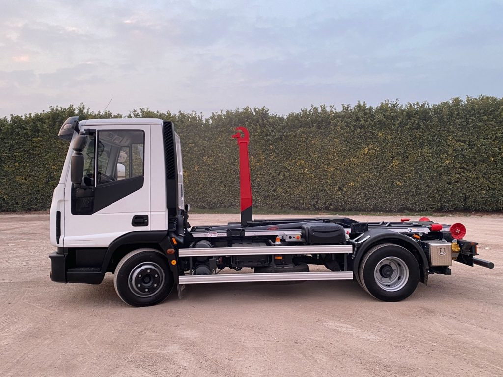 شاحنة برافعة خطافية IVECO EUROCARGO 80 E18 CON IMPIANTO SCARRABILE NUO: صورة 18 شاحنة برافعة خطافية IVECO EUROCARGO 80 E18 CON IMPIANTO SCARRABILE NUO: صورة 18