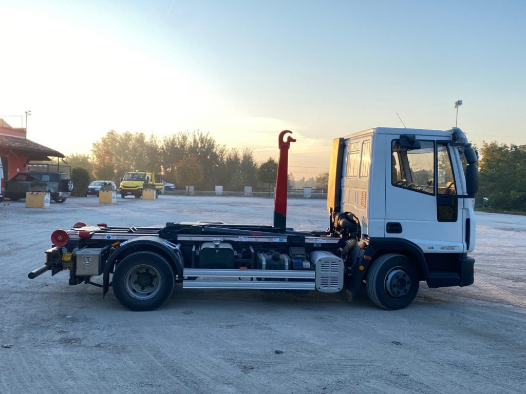 شاحنة برافعة خطافية IVECO EUROCARGO 80 E18 CON IMPIANTO SCARRABILE NUO: صورة 7 شاحنة برافعة خطافية IVECO EUROCARGO 80 E18 CON IMPIANTO SCARRABILE NUO: صورة 7