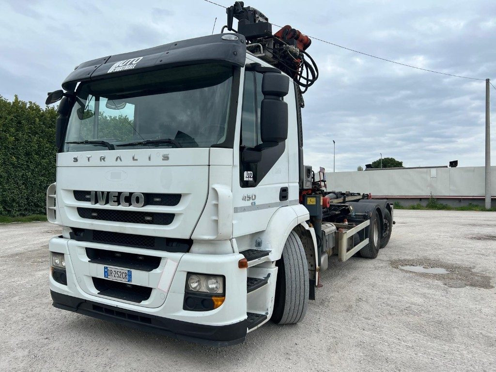 IVECO STRALIS 260E45 SCARRABILE - شاحنة برافعة خطافية: صورة 1 IVECO STRALIS 260E45 SCARRABILE - شاحنة برافعة خطافية: صورة 1