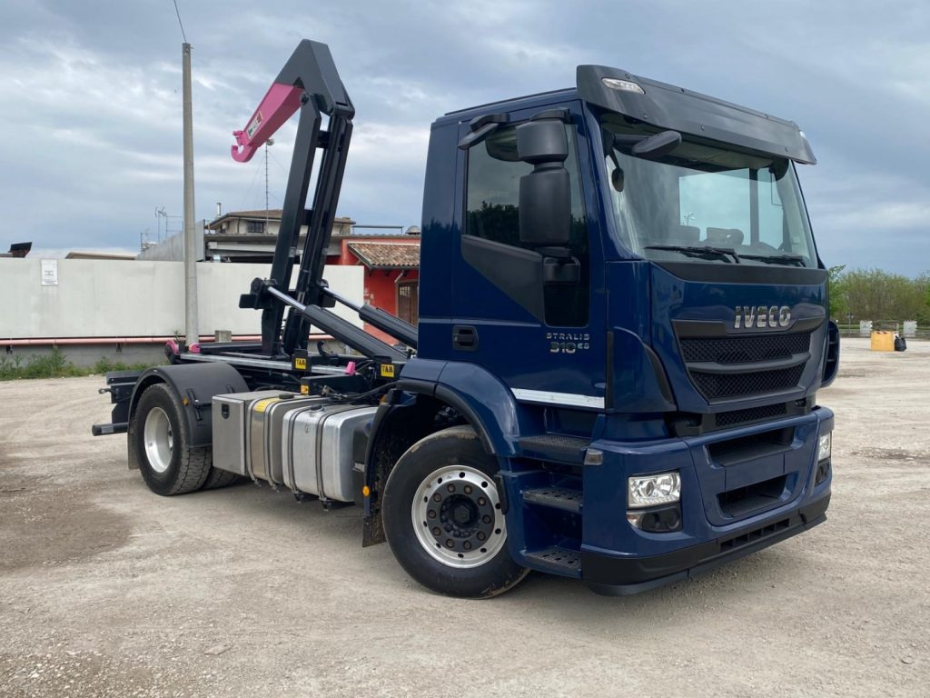 IVECO STRALIS 310 SCARRABILE FULL PNEUMATICO - شاحنة برافعة خطافية: صورة 2 IVECO STRALIS 310 SCARRABILE FULL PNEUMATICO - شاحنة برافعة خطافية: صورة 2