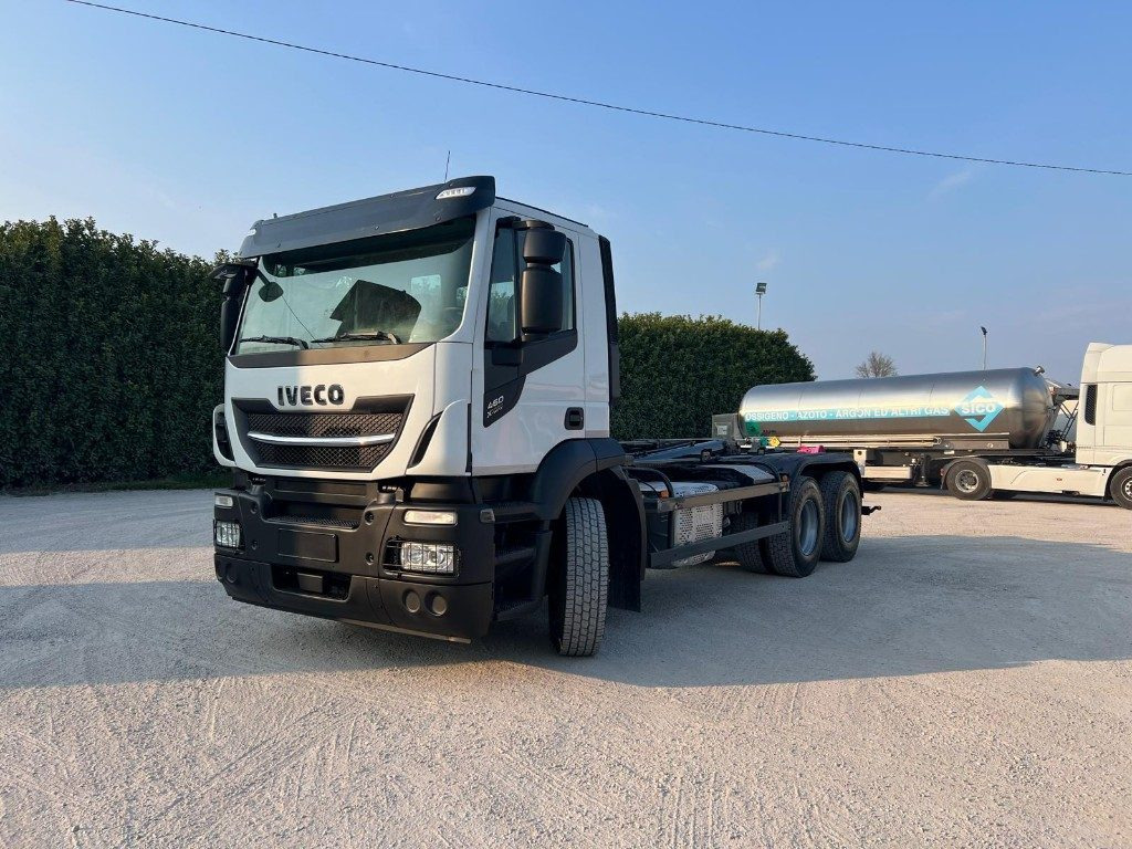 IVECO STRALIS 460 X-WAY USATO SCARRABILE 6X4 - شاحنة برافعة خطافية: صورة 1 IVECO STRALIS 460 X-WAY USATO SCARRABILE 6X4 - شاحنة برافعة خطافية: صورة 1