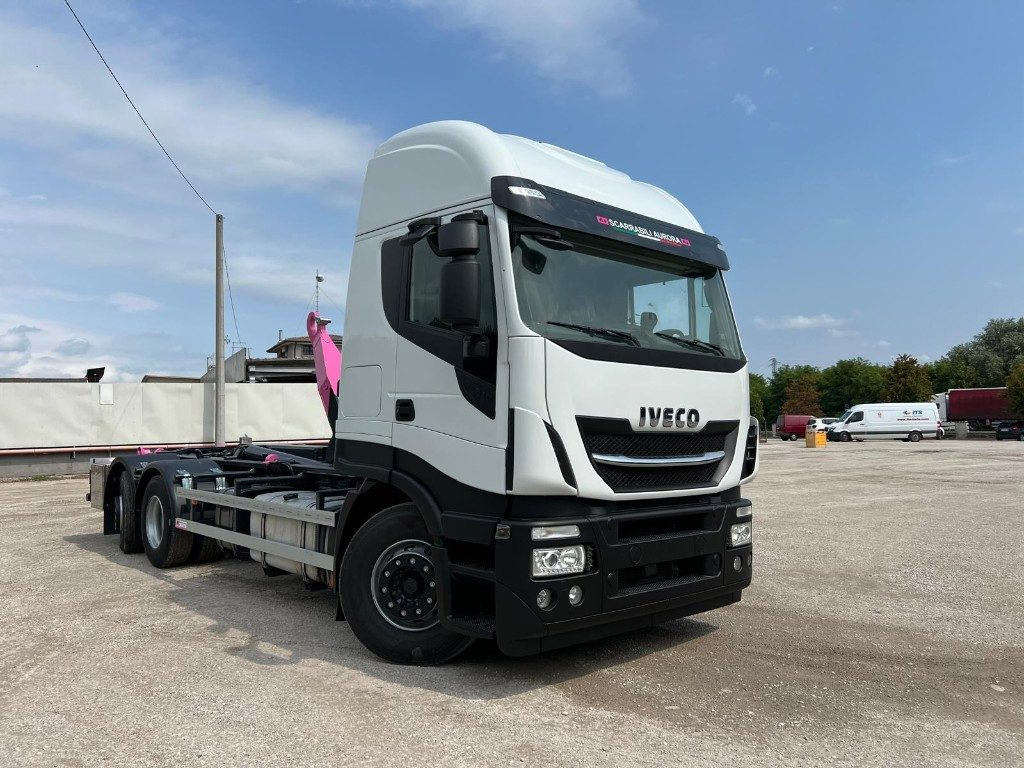 IVECO STRALIS 510 SCARRABILE - شاحنة برافعة خطافية: صورة 1 IVECO STRALIS 510 SCARRABILE - شاحنة برافعة خطافية: صورة 1