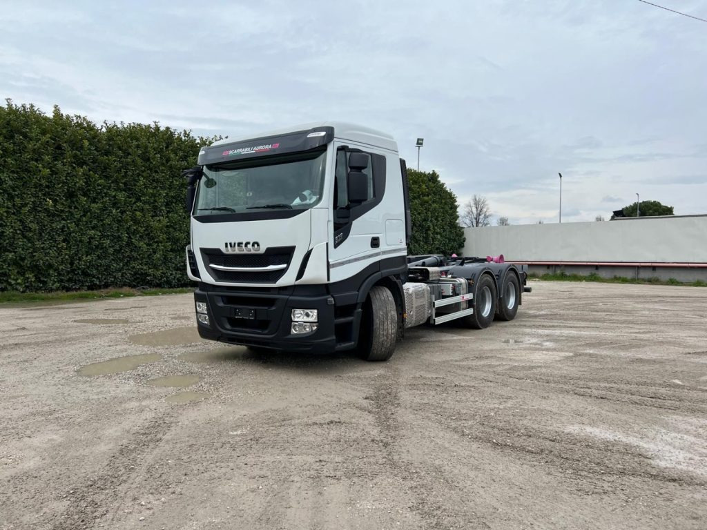 IVECO STRALIS X-WAY 510 TRAKKER SCARRABILE - شاحنة برافعة خطافية: صورة 1 IVECO STRALIS X-WAY 510 TRAKKER SCARRABILE - شاحنة برافعة خطافية: صورة 1