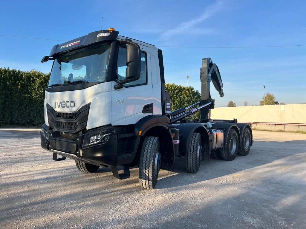 IVECO TRAKKER T-WAY AD500 NUOVO SCARRABILE - شاحنة برافعة خطافية: صورة 2 IVECO TRAKKER T-WAY AD500 NUOVO SCARRABILE - شاحنة برافعة خطافية: صورة 2
