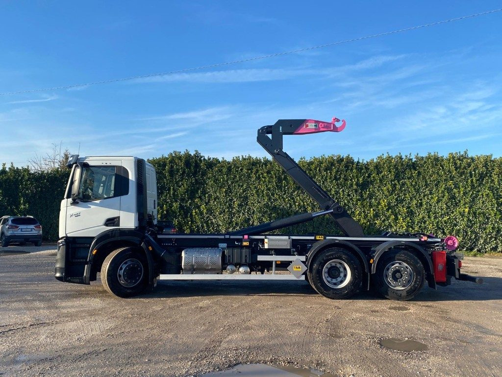 IVECO X-WAY AD280X48 NUOVO SCARRABILE PASSO 4500 - شاحنة برافعة خطافية: صورة 3 IVECO X-WAY AD280X48 NUOVO SCARRABILE PASSO 4500 - شاحنة برافعة خطافية: صورة 3