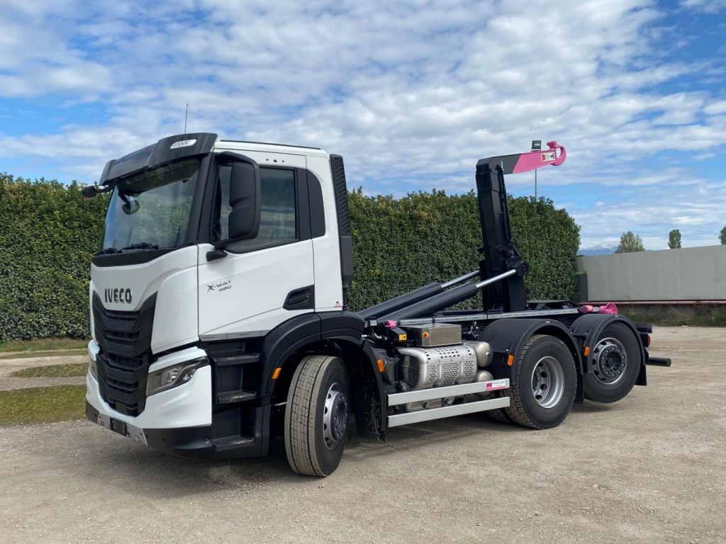 IVECO X-WAY AD280X48Y NUOVO SCARRABILE PASSO 3120 - شاحنة برافعة خطافية: صورة 1 IVECO X-WAY AD280X48Y NUOVO SCARRABILE PASSO 3120 - شاحنة برافعة خطافية: صورة 1