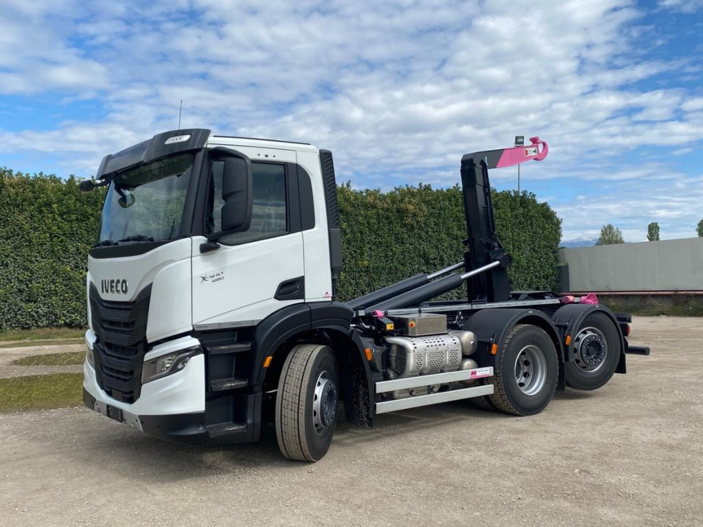 IVECO X-WAY AD280X48Y NUOVO SCARRABILE PASSO 3120 - شاحنة برافعة خطافية: صورة 1 IVECO X-WAY AD280X48Y NUOVO SCARRABILE PASSO 3120 - شاحنة برافعة خطافية: صورة 1