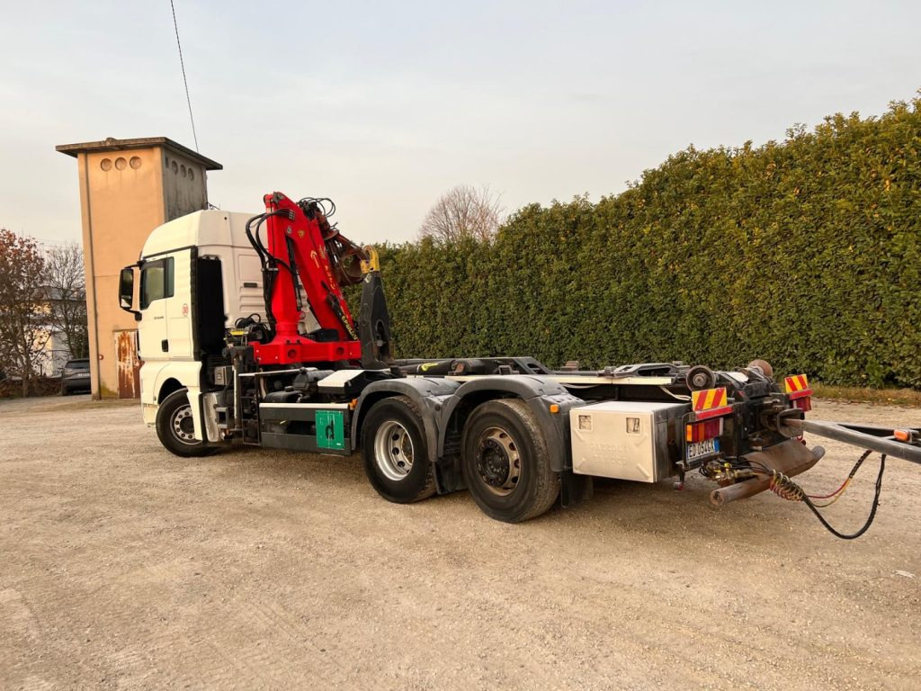 MAN TGX 26.440 SCARRABILE CON GRU - شاحنة برافعة خطافية: صورة 4 MAN TGX 26.440 SCARRABILE CON GRU - شاحنة برافعة خطافية: صورة 4