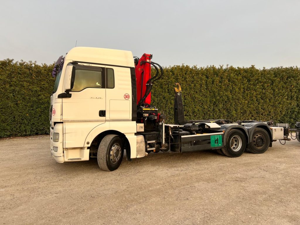MAN TGX 26.440 SCARRABILE CON GRU - شاحنة برافعة خطافية: صورة 2 MAN TGX 26.440 SCARRABILE CON GRU - شاحنة برافعة خطافية: صورة 2