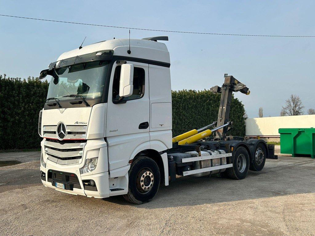 MERCEDES ACTROS 25.51 SCARRABILE - شاحنة برافعة خطافية: صورة 1 MERCEDES ACTROS 25.51 SCARRABILE - شاحنة برافعة خطافية: صورة 1