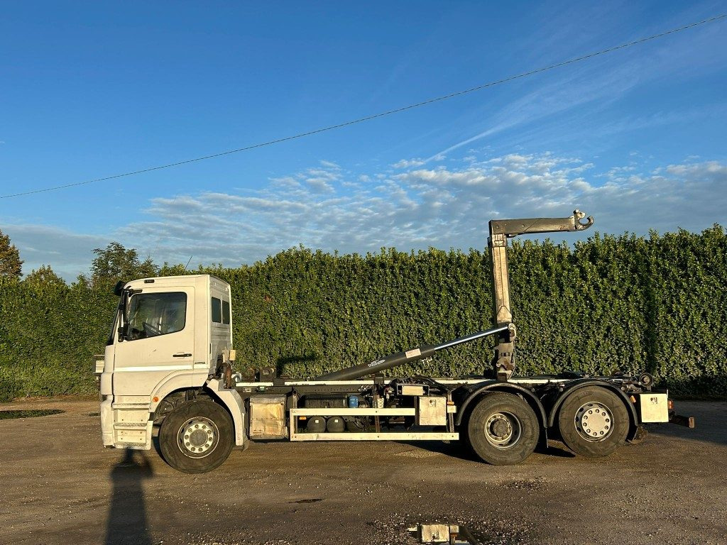 MERCEDES-BENZ MERCEDES 2533 SCARRABILE - شاحنة برافعة خطافية: صورة 3 MERCEDES-BENZ MERCEDES 2533 SCARRABILE - شاحنة برافعة خطافية: صورة 3