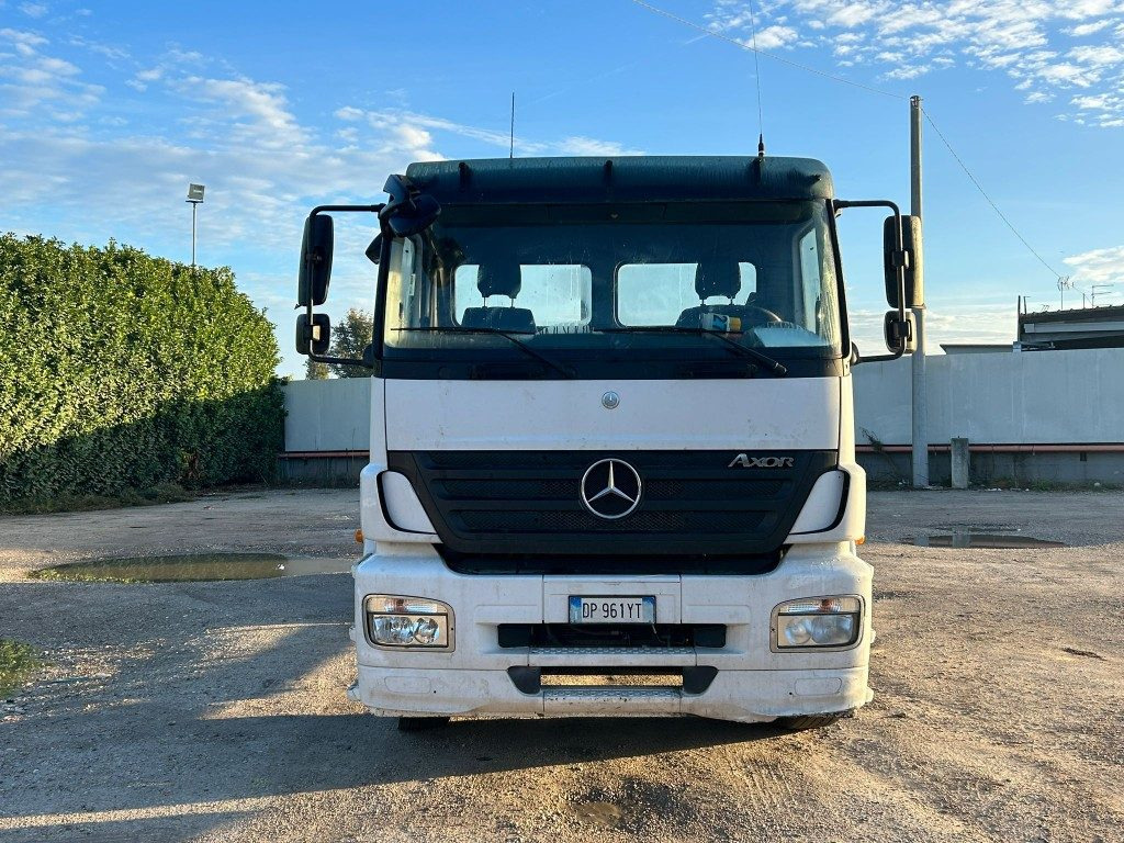 MERCEDES-BENZ MERCEDES 2533 SCARRABILE - شاحنة برافعة خطافية: صورة 2 MERCEDES-BENZ MERCEDES 2533 SCARRABILE - شاحنة برافعة خطافية: صورة 2