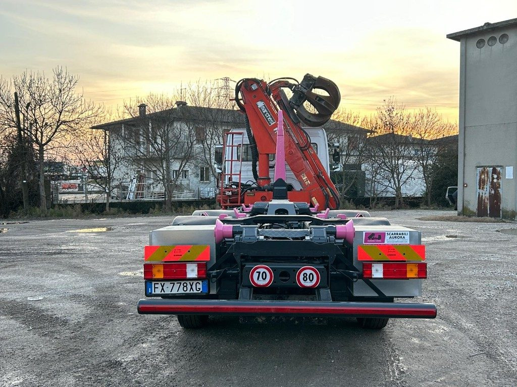 MERCEDES-BENZ MERCEDES AXOR 2533 SCARRABILE CON GRU E POLIPO - شاحنة برافعة خطافية: صورة 4 MERCEDES-BENZ MERCEDES AXOR 2533 SCARRABILE CON GRU E POLIPO - شاحنة برافعة خطافية: صورة 4