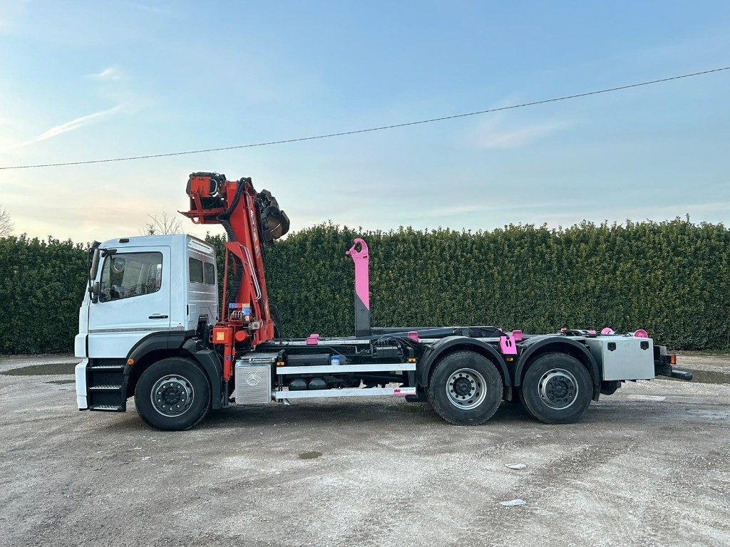 MERCEDES-BENZ MERCEDES AXOR 2533 SCARRABILE CON GRU E POLIPO - شاحنة برافعة خطافية: صورة 5 MERCEDES-BENZ MERCEDES AXOR 2533 SCARRABILE CON GRU E POLIPO - شاحنة برافعة خطافية: صورة 5