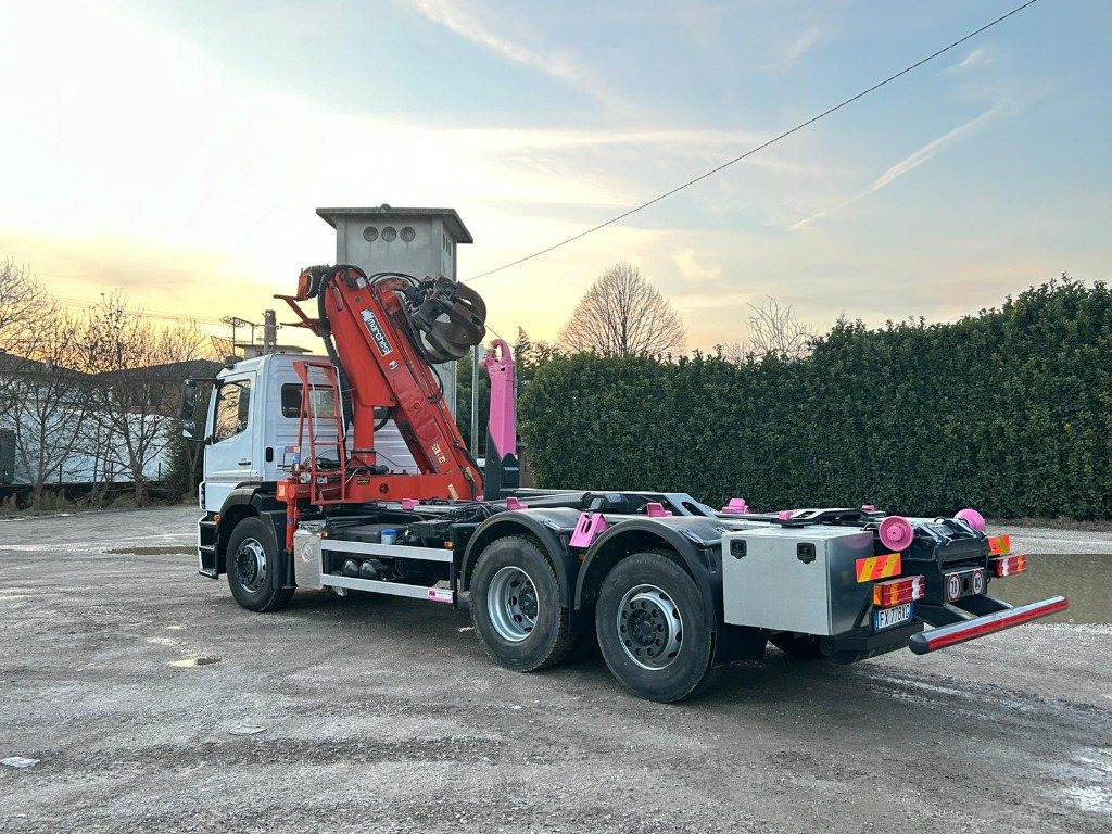 MERCEDES-BENZ MERCEDES AXOR 2533 SCARRABILE CON GRU E POLIPO - شاحنة برافعة خطافية: صورة 3 MERCEDES-BENZ MERCEDES AXOR 2533 SCARRABILE CON GRU E POLIPO - شاحنة برافعة خطافية: صورة 3