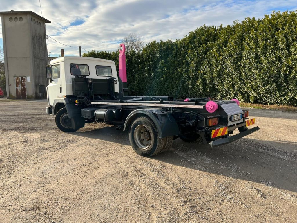 NISSAN 130/115 SCARRABILE - شاحنة برافعة خطافية: صورة 3 NISSAN 130/115 SCARRABILE - شاحنة برافعة خطافية: صورة 3