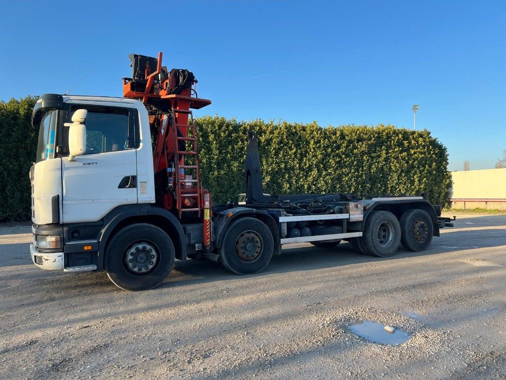 SCANIA CV R124 SCARRABILE CON GRU E POLIPO - شاحنة برافعة خطافية: صورة 2 SCANIA CV R124 SCARRABILE CON GRU E POLIPO - شاحنة برافعة خطافية: صورة 2