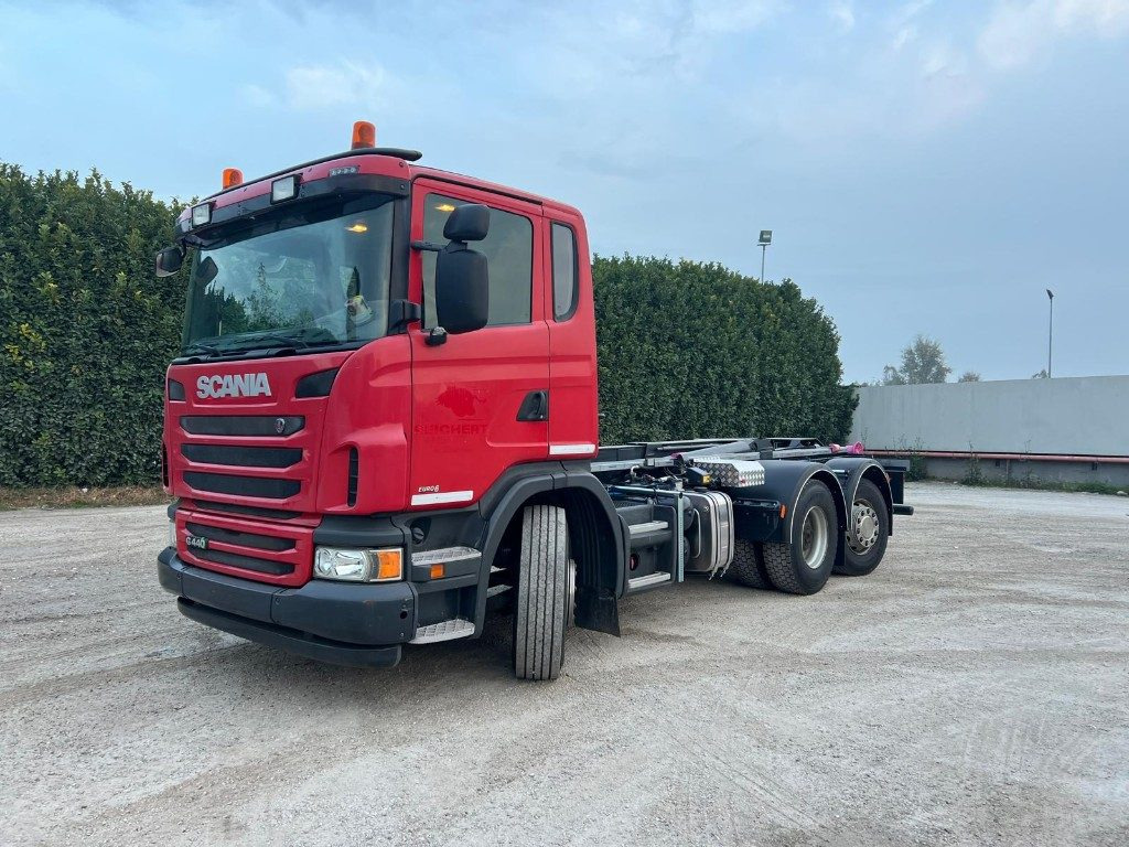 SCANIA G440 SCARRABILE NUOVO PNEUMATICO POSTERIORE - شاحنة برافعة خطافية: صورة 1 SCANIA G440 SCARRABILE NUOVO PNEUMATICO POSTERIORE - شاحنة برافعة خطافية: صورة 1