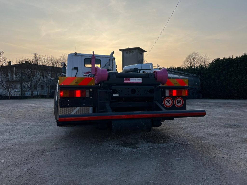 SCANIA P410 SCARRABILE CON RIDUTTORE AI MOZZI - شاحنة برافعة خطافية: صورة 5 SCANIA P410 SCARRABILE CON RIDUTTORE AI MOZZI - شاحنة برافعة خطافية: صورة 5