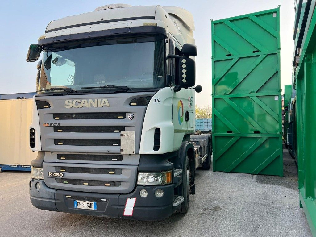 SCANIA R480 USATO SCARRABILE 6X2 - شاحنة برافعة خطافية: صورة 1 SCANIA R480 USATO SCARRABILE 6X2 - شاحنة برافعة خطافية: صورة 1