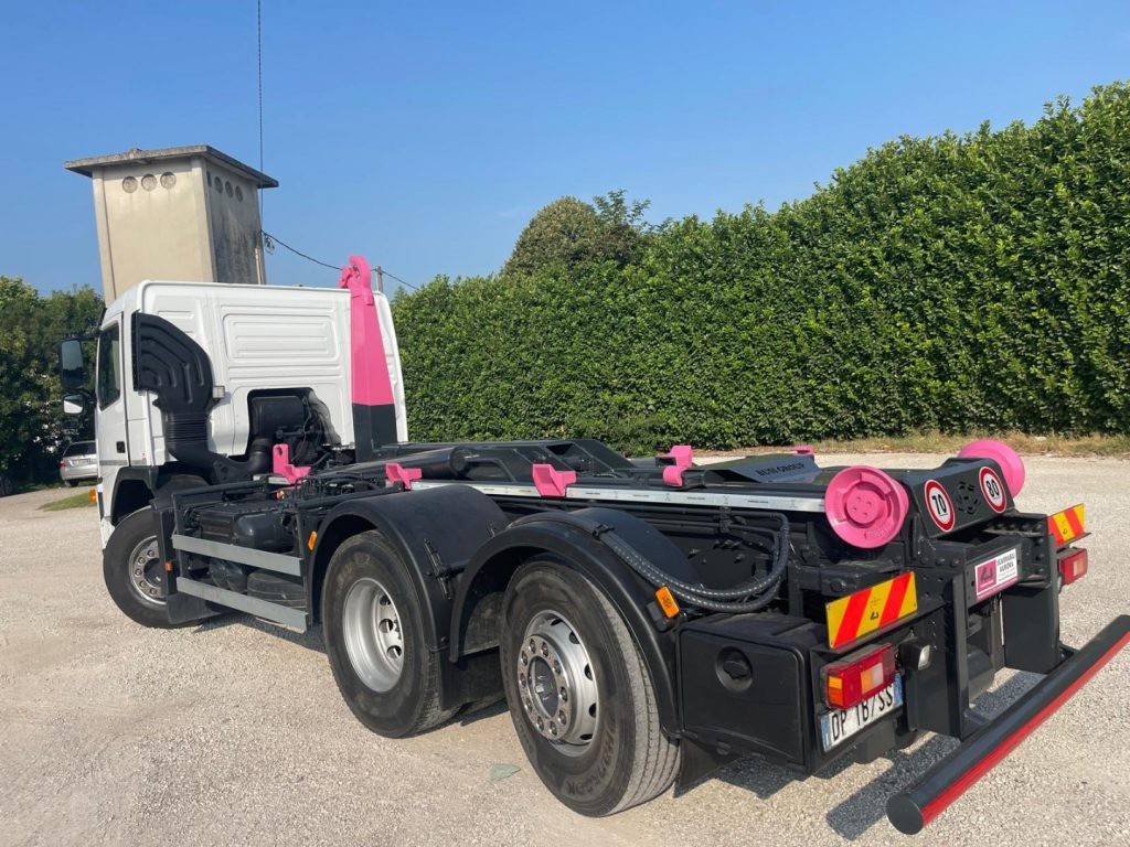 VOLVO FM9 SCARRABILE - شاحنة برافعة خطافية: صورة 5 VOLVO FM9 SCARRABILE - شاحنة برافعة خطافية: صورة 5