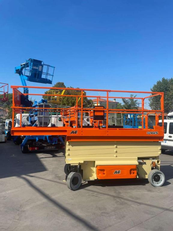 JLG 3246ES - مرفاع مقصي: صورة 1 JLG 3246ES - مرفاع مقصي: صورة 1