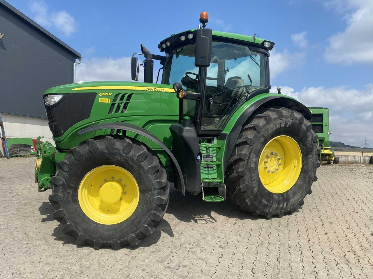 John Deere 6195R - جرار: صورة 1 John Deere 6195R - جرار: صورة 1