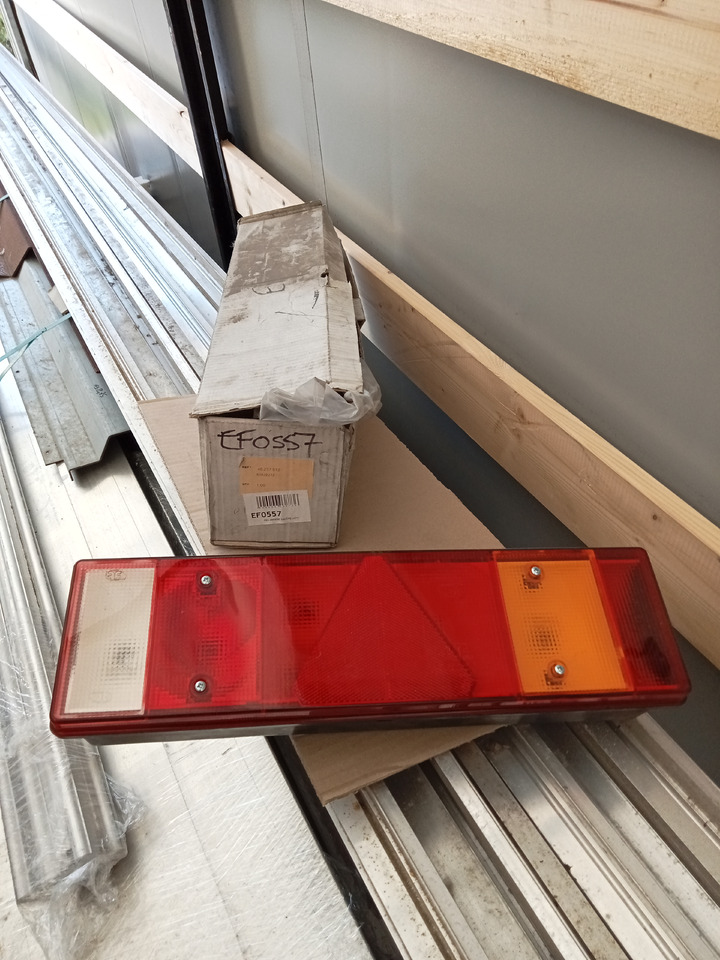 Trouillet FEU ARRIERE GAUCHE LC7T - المصابيح الخلفية: صورة 1 Trouillet FEU ARRIERE GAUCHE LC7T - المصابيح الخلفية: صورة 1