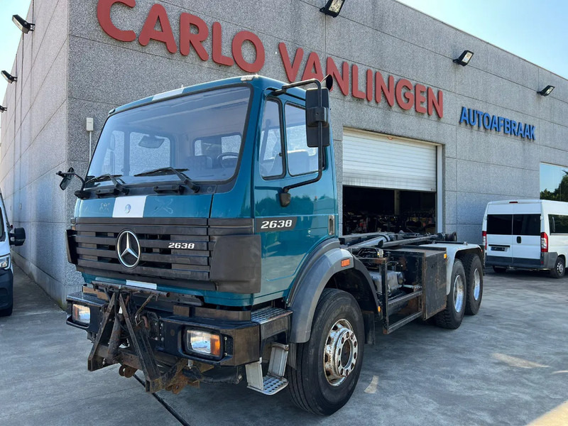 Mercedes-Benz SK 2638 V8 Ex-politie voertuig - شاحنة برافعة خطافية: صورة 1 Mercedes-Benz SK 2638 V8 Ex-politie voertuig - شاحنة برافعة خطافية: صورة 1