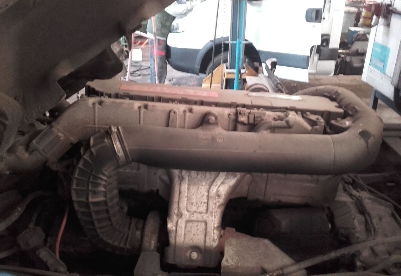 Renault DXI 7 320 E3 Renault Premium - محرك - شاحنة: صورة 2 Renault DXI 7 320 E3 Renault Premium - محرك - شاحنة: صورة 2
