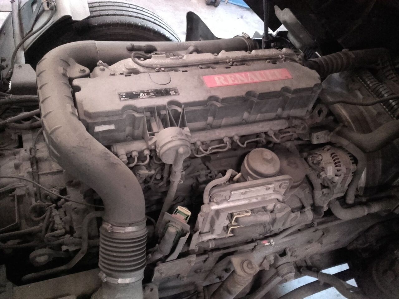 Renault DXI 7 320 E3 Renault Premium - محرك - شاحنة: صورة 1 Renault DXI 7 320 E3 Renault Premium - محرك - شاحنة: صورة 1