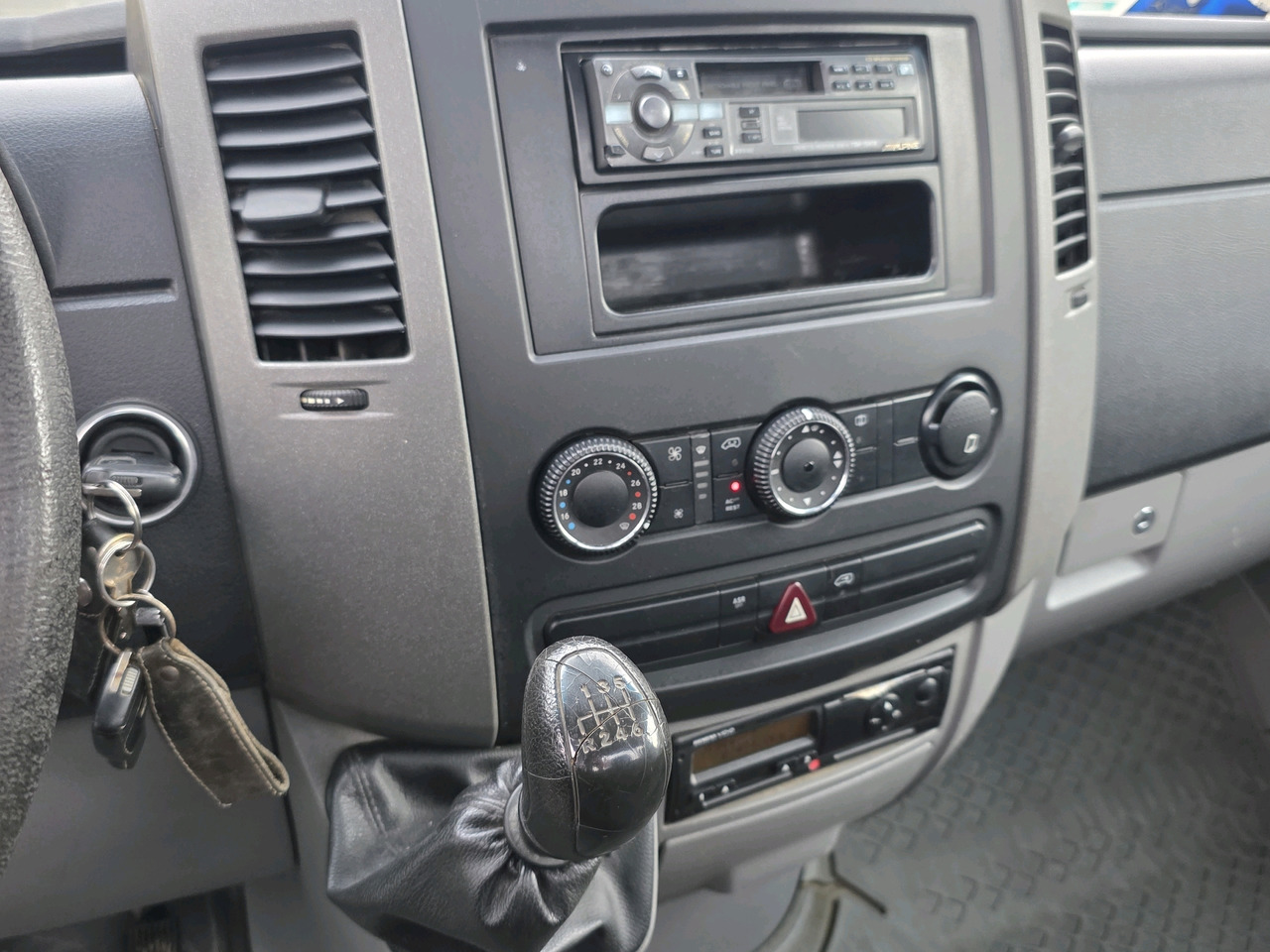 شاحنة توصيل مفتوحة Mercedes-Benz Sprinter 418 CDI Skrzynia +HDS 10.5 M +Pilot  ! 87000km !: صورة 20 شاحنة توصيل مفتوحة Mercedes-Benz Sprinter 418 CDI Skrzynia +HDS 10.5 M +Pilot  ! 87000km !: صورة 20
