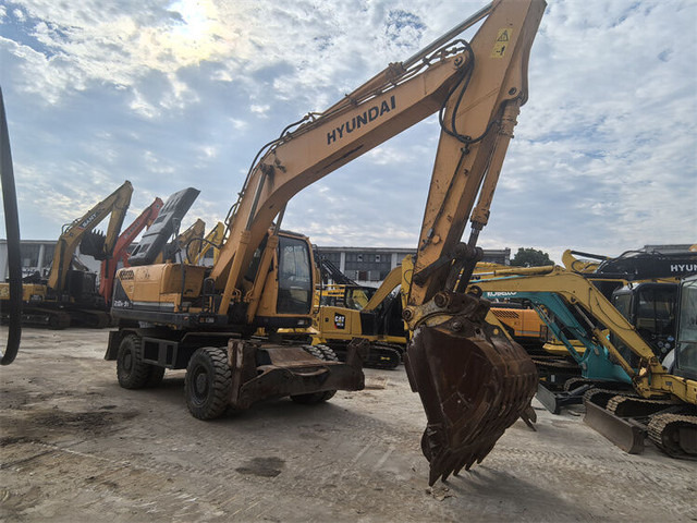 Hyundai R210W-9S - حفار ذو عجلات: صورة 4 Hyundai R210W-9S - حفار ذو عجلات: صورة 4