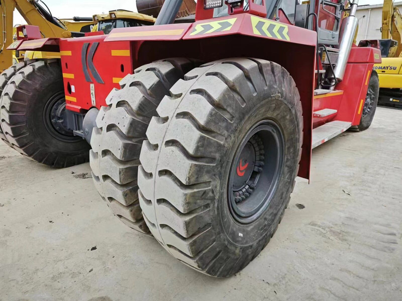 Kalmar DRF450 - آلة حمل الحاويات في الأماكن الصغيرة: صورة 4 Kalmar DRF450 - آلة حمل الحاويات في الأماكن الصغيرة: صورة 4